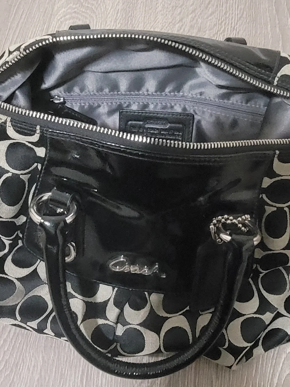 Coach Black and Cream Signature Satchel with Patent Trim 💲1️⃣2️⃣0️⃣‼️‼️